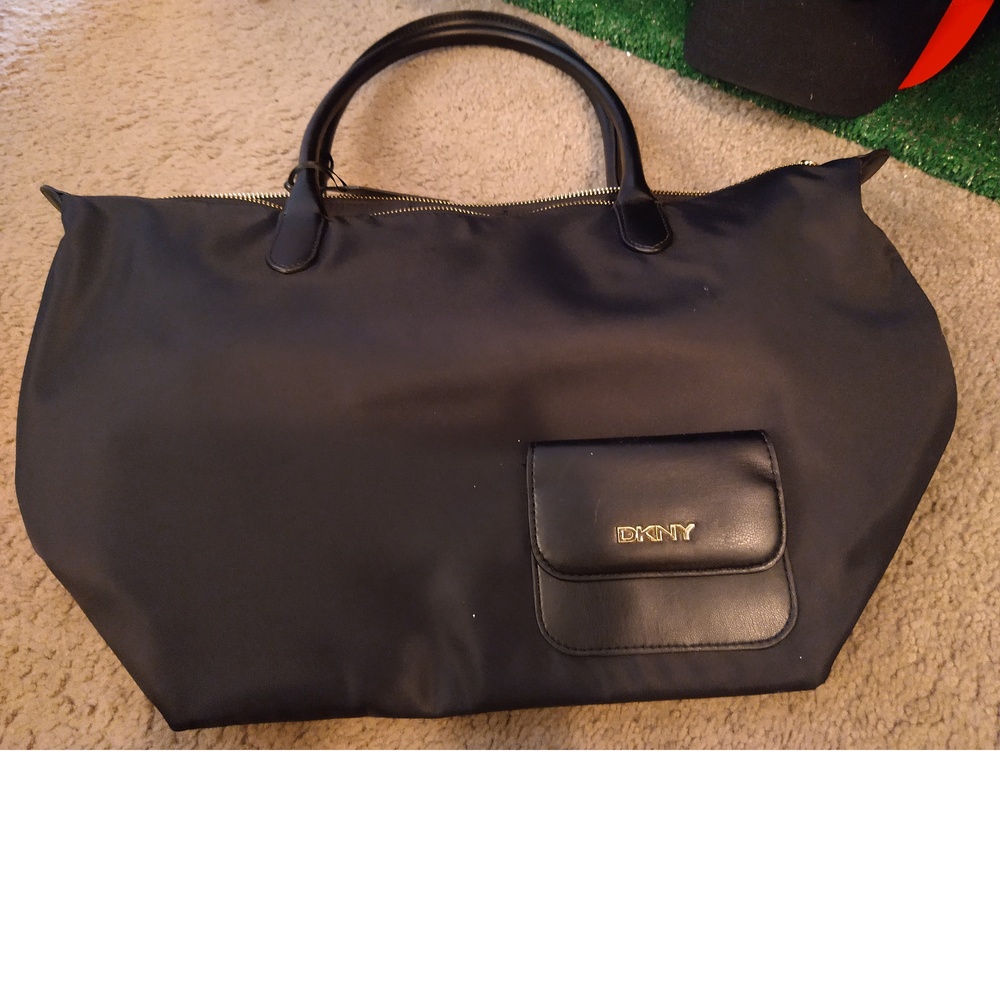 BNWT - DKNY -BLACK LIVVY TOTE - BEAUTIFUL - FANTASTIC CONDITION